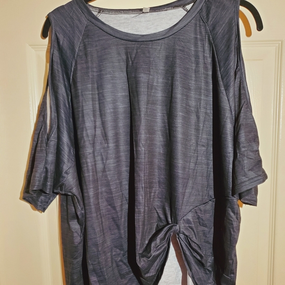 NWOT Black open shoulder top - Picture 5 of 7